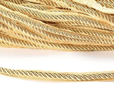 фото Кант декоративный бежевый