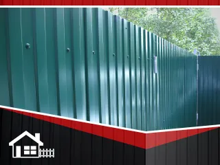 фото Установка забора из профнастила односторонний полимер С-20