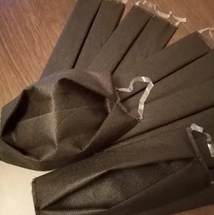 Фото №1 Маска-повязка защитная многоразового применения черного и белого цветов