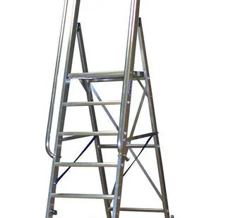 фото Стремянка на роликах. большая площадка, поручень, 14 ступеней РВ 5,30 м