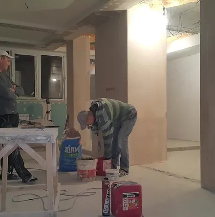 Фото №0 Выравнивание потолка до 3х см штукатуркой