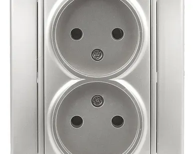 фото Розетка СП Plano 2х2P 1-204-03 16А-250В IP20 алюм. Intro Б0030066