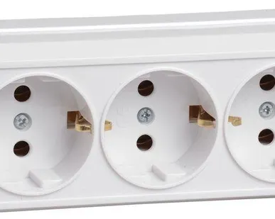 фото Розетка 3-м ОП Октава 16А РС23-3-ОБ с заземл. бел. ИЭК ERO31-K01-16-DC