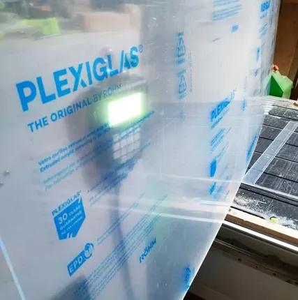 Фото №0 Оргстекло (акриловое стекло) PLEXIGLAS Прозрачное 4 мм (3,05*2,05 м)