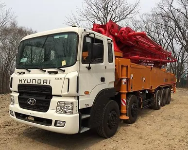 фото Автобетононасос 52 м DongYang DMC55XRZ на шасии Hyundai HD-320 (Корея)