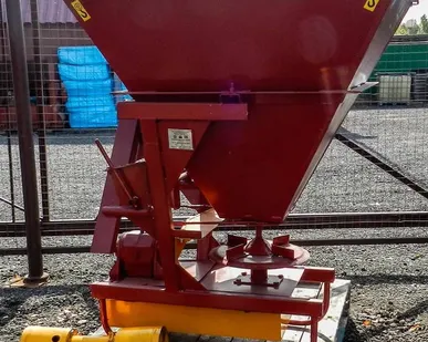 фото Пескоразбрасыватель навесной А–116-01 (механика) для тракторов МТЗ 8-серии и минитракторов