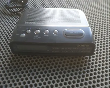 фото Часы будильник с радио. aiwa.