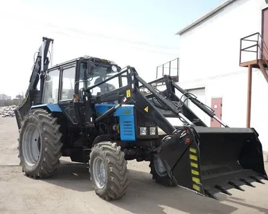 фото Трактора с навесным оборудованием