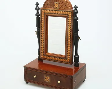 фото Зеркало настольное начало XX века