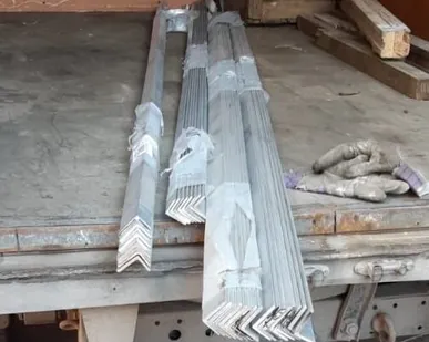 фото Уголок алюминиевый