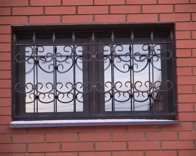 фото Решетка на окна кованая