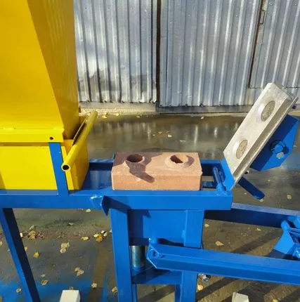 Фото №0 Станок для лего-кирпича ( ручной) Lego-SM