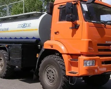 фото Автоцистерна под питьевую воду НЕФАЗ – 66063–42