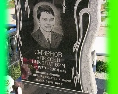 фото Памятники из чёрного гранита.