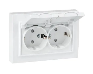 фото Розетка 2-м СП Минск 16А IP44 с заземл. защ. шторки с крышкой бел. EKF ERR16-129-200-44