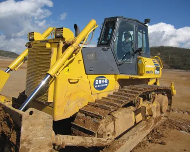 фото Бульдозер гусеничный KOMATSU D85ЕХ Япония