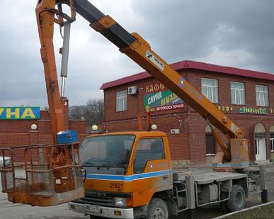 фото Услуги автовышки. Имеются японские автовышки разной длины и конструкции.