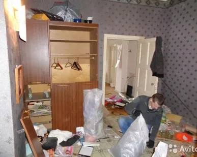 фото Вывезти старую мебель из квартиры на свалку. Вывоз старой мебели из квартиры с грузчиками.