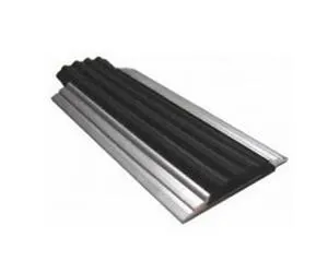 фото Накладка на ступени 46х6х4000 мм алюминиевая противоскользящая с резиновой вставкой, цена за 1 шт.