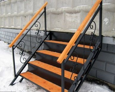 фото Металлические лестницы в частном доме