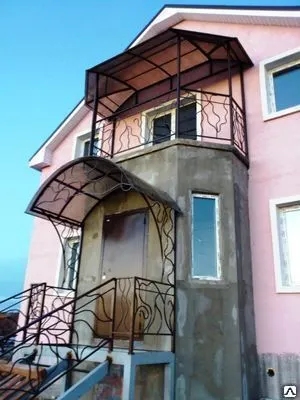 Фото №0 Навес из поликарбоната к крыльцу дома