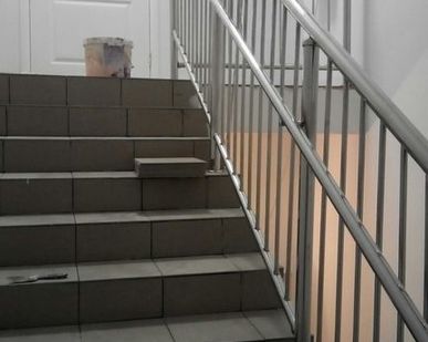 фото Лестничные ограждения из нержавеющей зеркальной стали