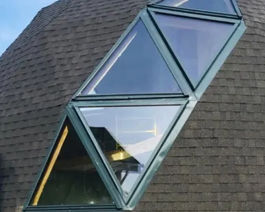 фото Треугольное окно для купола с ручным открыванием. Любой размер