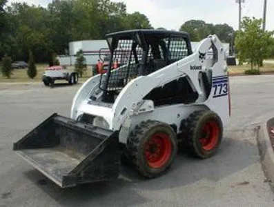 Фото №0 Хочу предложить аренду мини-погрузчика JOHN DEERE Deere 329D
