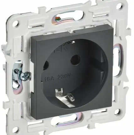 Фото №0 SKANDY Розетка с заземлением с защитными шторками 16А SK-R04T титан IEK