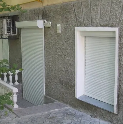 Фото №0 Рольставни на дверь, белые ШхВ 1000х1100мм., управление ручное