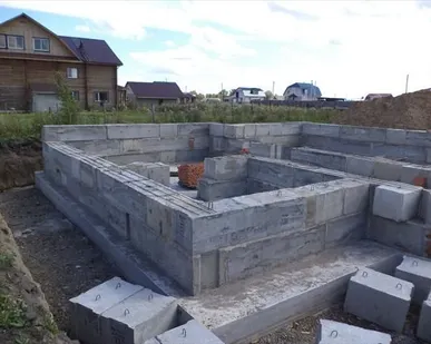 фото Монтаж цокольного этажа из сборного Ж/Б п. Зональный. 2014 г.