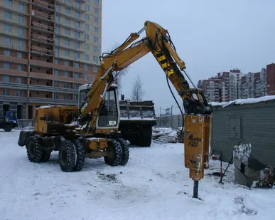 фото Аренда гидромолота на базе полноповоротного экскаватора