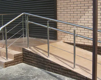 фото Поручни из нержавеющей стали