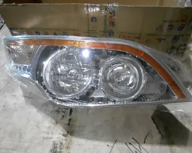 фото Фара передняя правая Yutong ZK6852HG (Ютонг
6852) 4101-00032