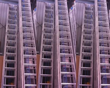 фото Лестница-стремянка 2-х секционная, 2х21 ПРОФИ с тросом