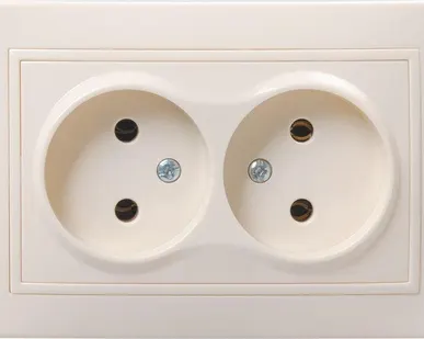 фото Розетка 2-м СП Кварта 10А IP20 без заземл. крем. ИЭК ERK23-K33-10-DM