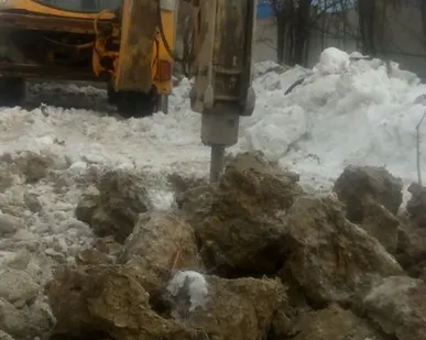 фото Аренда  экскаватора-погрузчика JCB, гидромолот Delta F-6, ямобур, трамбовка