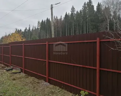 фото Забор из одностороннего профнастила С8 /С20 стандарт