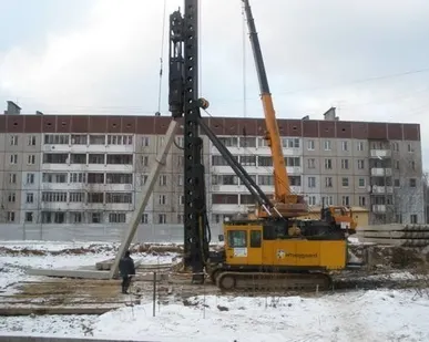 фото Гусеничный сваебой