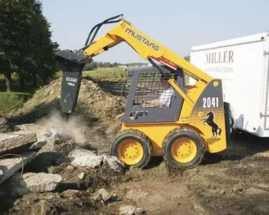 фото Аренда мини-погрузчика Mustang 2054