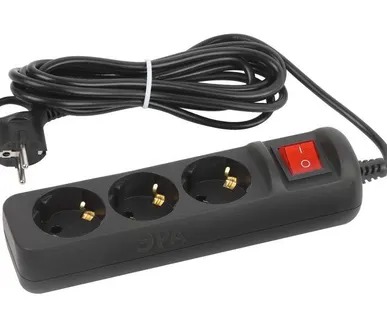 фото Удлинитель электрический UX-3es-5m-B с заземлением с выключателем 3 розетки 5м ПВС 3х0.75кв.мм 10А черн. Эра Б0057729