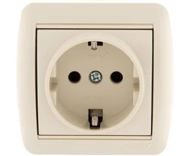 фото Розетка 1-м ОП Ната керам. с заземл. крем. LEZARD 710-0300-122