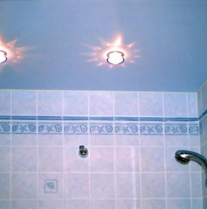 Фото №0 Натяжной потолок в ванной комнате