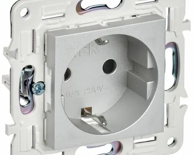 фото SKANDY Розетка с заземлением с защитными шторками 16А безвинтовое крепление SK-R06S серебряный IEK