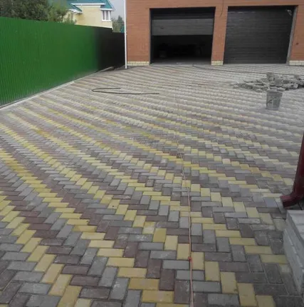 Фото №0 Укладка брусчатки под ключ