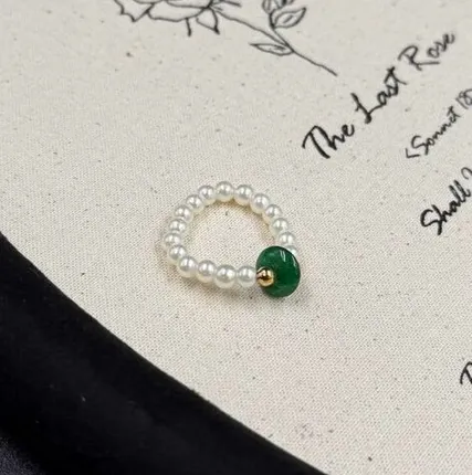 Фото №0 Кольцо Бисерное в зеленым камешком