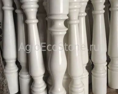 фото Балясины из белого мрамора в Екатеринбурге
