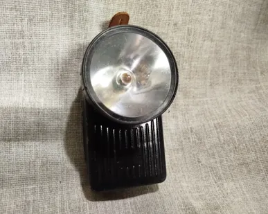 фото Фонарик СССР с металлическим корпусом.