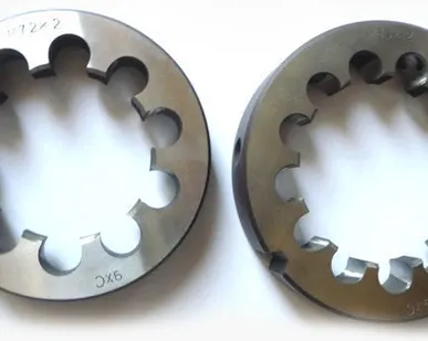 фото Плашка М72х2