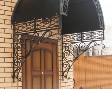 фото Кованый козырёк